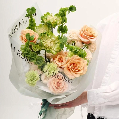 Зеленый букет с розой Вегги